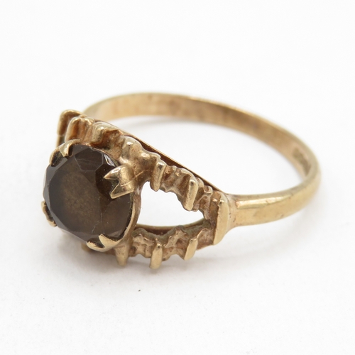38 - 9ct gold smokey quartz solitaire ring with bank effect (2.5g) Size M