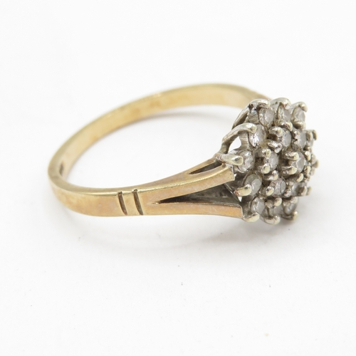 40 - 9ct gold diamond cluster ring (2.9g) Size P