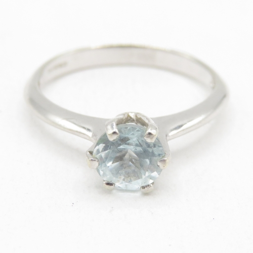 45 - 9ct white gold aquamarine solitaire ring  (2.2g) Size N
