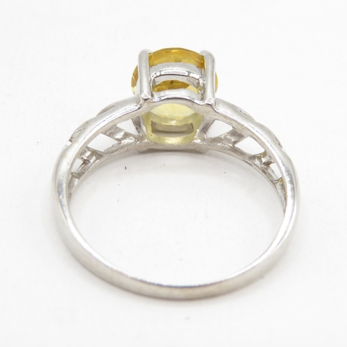 50 - 9ct white gold spinel solitaire ring (3g) Size O