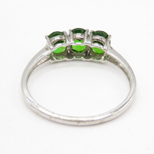 63 - 9ct white gold green quartz trilogy ring  (1.8g) Size N