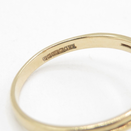 64 - 9ct gold abstract sapphire ring (1.8g) Size N 1/2