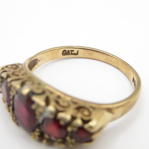 91 - 9ct gold garnet five stone boat ring  (4g) Size P