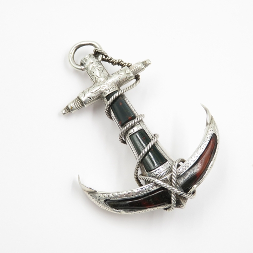 242 - Scottish revival agate and Sterling silver anchor brooch 11.2g