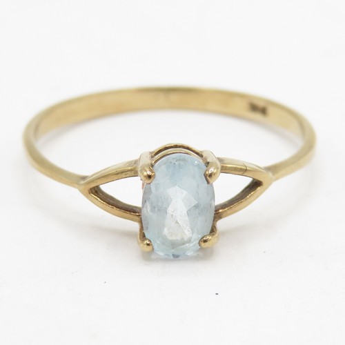 159 - 9ct gold topaz solitaire ring (0.9g) Size M 1/2