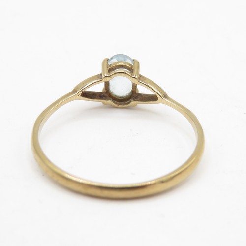 159 - 9ct gold topaz solitaire ring (0.9g) Size M 1/2