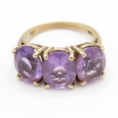 136 - 9ct gold vintage amethyst trilogy ring (4.6g) Size L