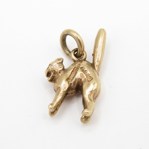 15 - 9ct gold cat charm pendant (2g)
