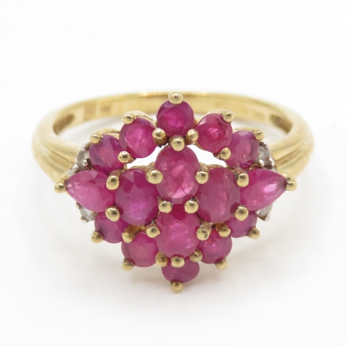 162 - 9ct gold ruby cluster ring (2.9g) Size P