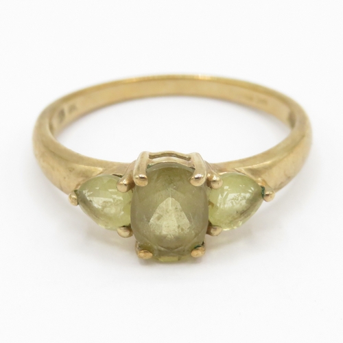 61 - 9ct gold citrine trilogy ring (1.9g) Size O