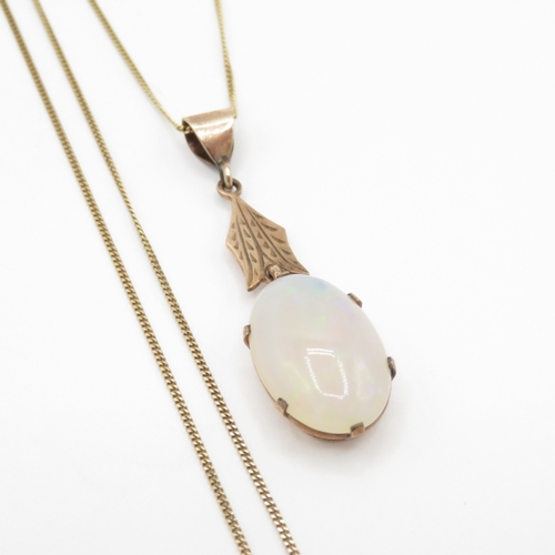 66 - 9ct gold opal pendant necklace (2.7g)
