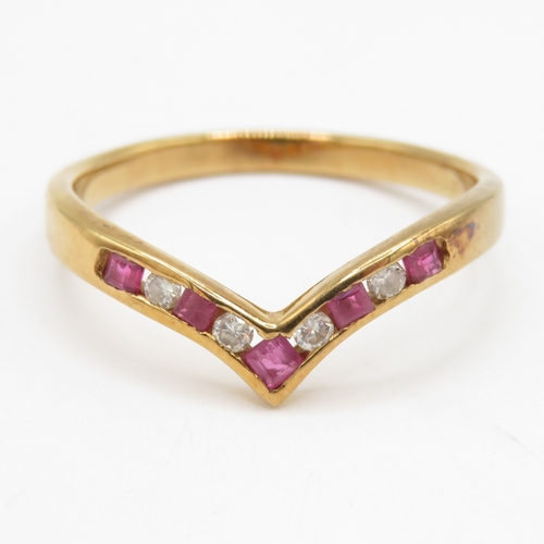 69 - 18ct gold ruby diamond wishbone ring (2.1g) Size M