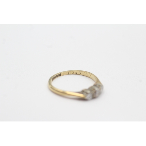 102 - 18ct gold diamond trilogy ring (1.6g) Size I 1/2