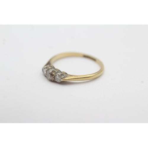102 - 18ct gold diamond trilogy ring (1.6g) Size I 1/2