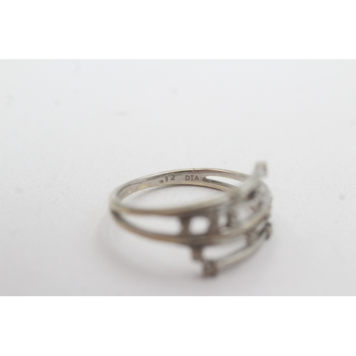 114 - 9ct white gold diamond dress ring (2.5g) Size O