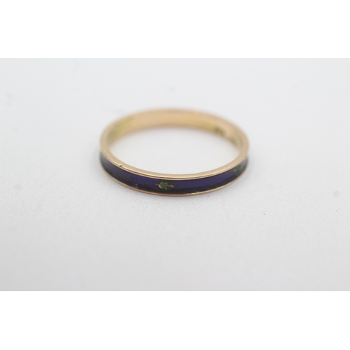 116 - 14ct gold enamel patterned band (1.3g) Size Q