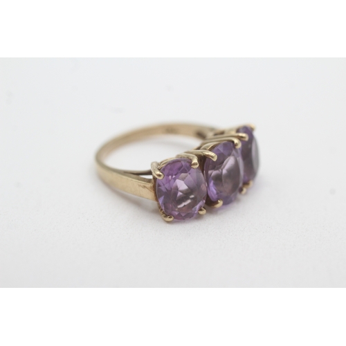 136 - 9ct gold vintage amethyst trilogy ring (4.6g) Size L