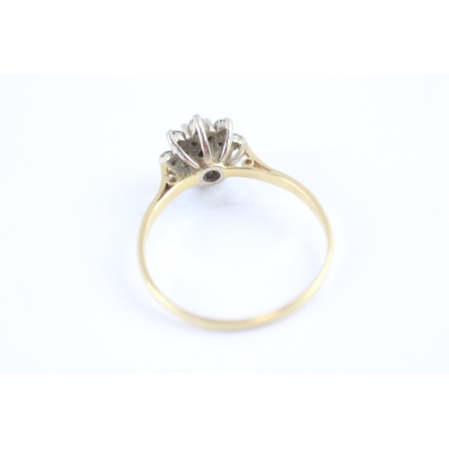 146 - 18ct gold diamond cluster ring (3.1g) Size U
