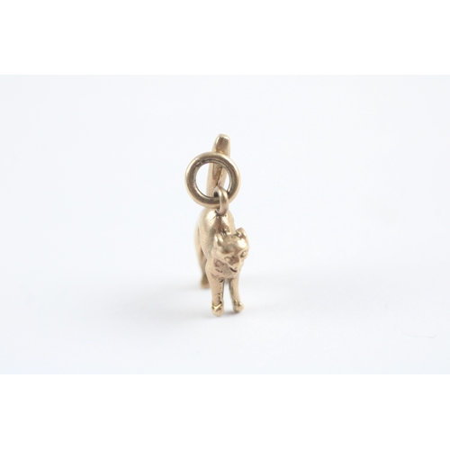 15 - 9ct gold cat charm pendant (2g)
