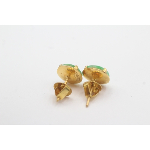 186 - 18ct gold jade stud earrings (1.7g)