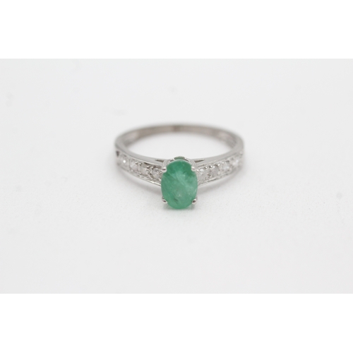 67 - 9ct white gold emerald diamond dress ring (2g) Size M