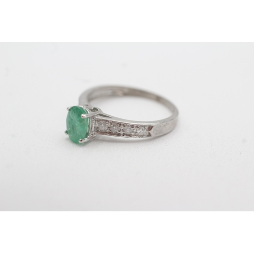 67 - 9ct white gold emerald diamond dress ring (2g) Size M