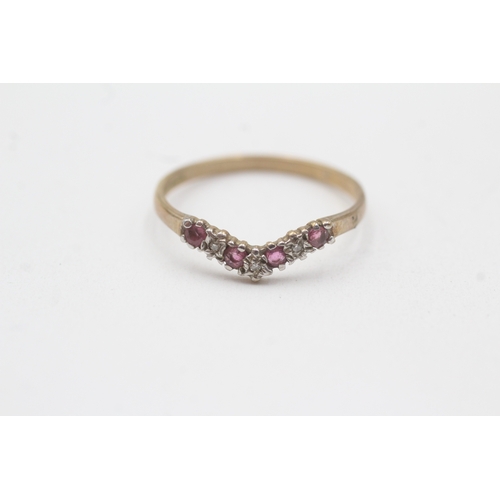 73 - 9ct gold ruby diamond wishbone ring (1.3g) Size P 1/2