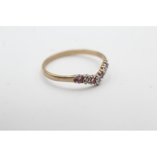 73 - 9ct gold ruby diamond wishbone ring (1.3g) Size P 1/2