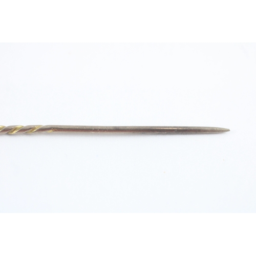 85 - 9ct gold split pearl and foiled back rock crystal base metal pin (3.5g)