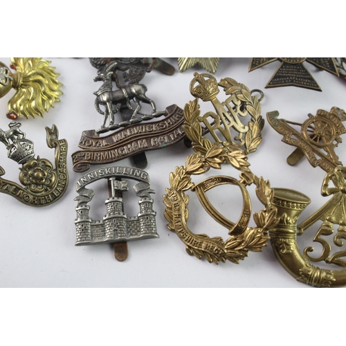 314 - Military Cap Badges Inc MGC, KOSB Kings, R. Warwickshire, Etc