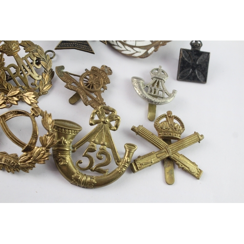 314 - Military Cap Badges Inc MGC, KOSB Kings, R. Warwickshire, Etc