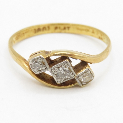 112 - 18ct gold diamond trilogy crossover ring (1.9g) Size L 1/2