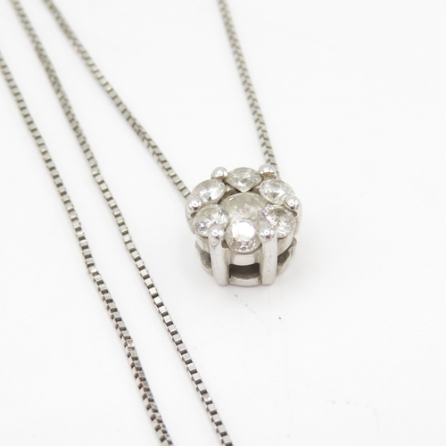 77 - 14ct gold diamond cluster pendant necklace (1.6g)