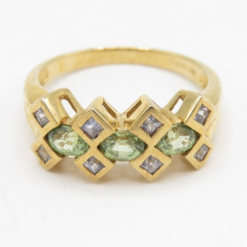 83 - 9ct gold peridot & diamond dress ring (2.8g) Size M