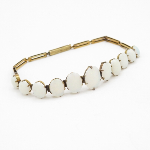 88 - 9ct gold graduated opal cabochon bracelet (4.4g)
