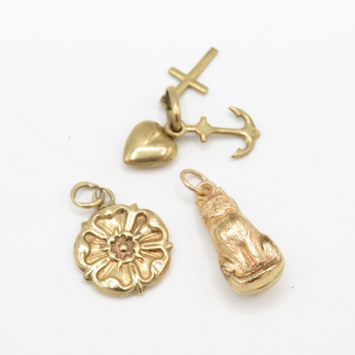 97 - 3x 9ct gold vintage charms (2.4g)