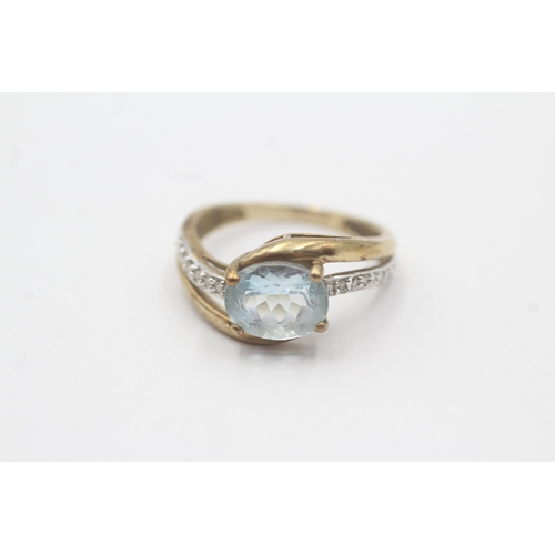 102 - 9ct gold aquamarine diamond crossover ring (2.6g) Size N
