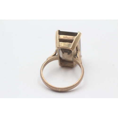 106 - 9ct gold vintage smokey quartz dress ring (6.4g) Size M 1/2