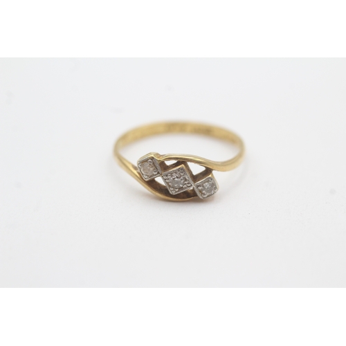 112 - 18ct gold diamond trilogy crossover ring (1.9g) Size L 1/2