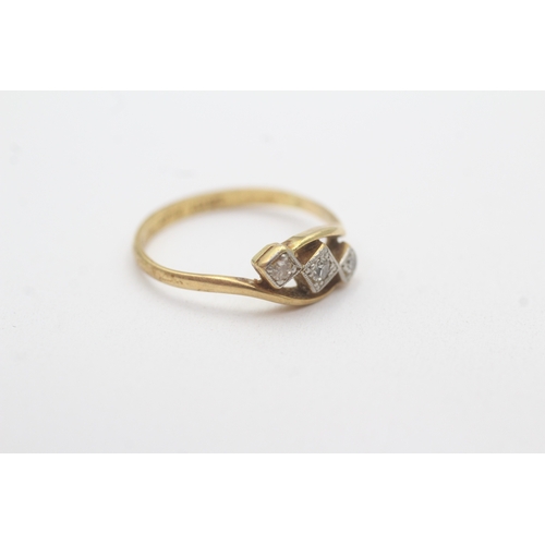 112 - 18ct gold diamond trilogy crossover ring (1.9g) Size L 1/2