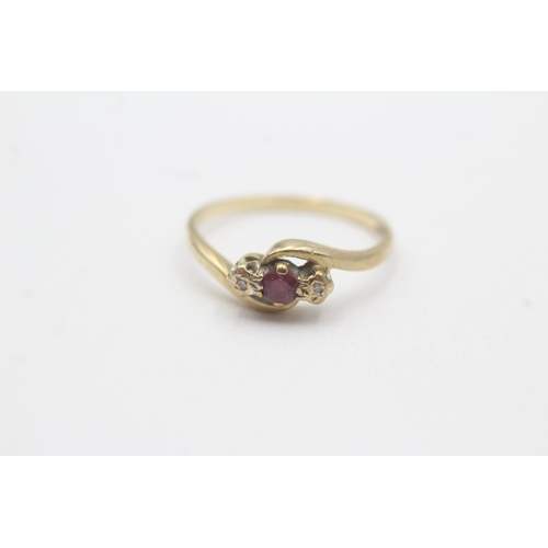 114 - 9ct gold ruby diamond trilogy bypass ring (1.7g) Size O