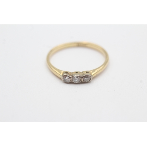 117 - 18ct gold diamond trilogy ring (2.1g) Size P