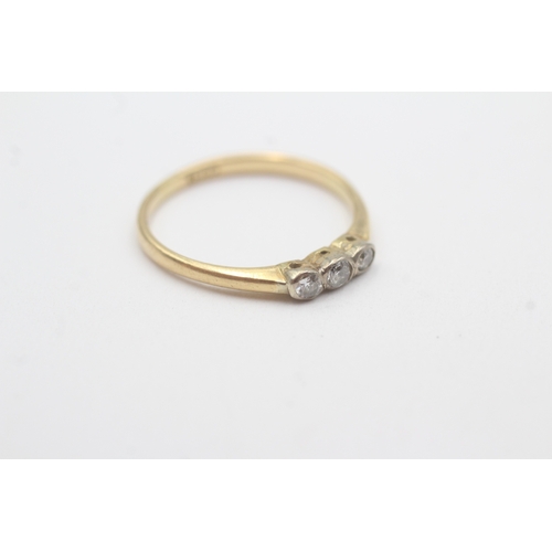 117 - 18ct gold diamond trilogy ring (2.1g) Size P