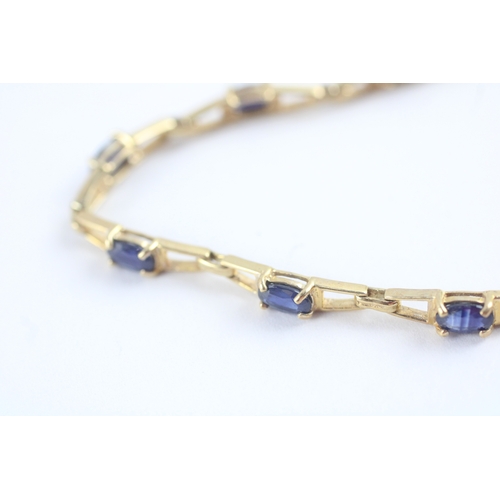 122 - 9ct gold sapphire link bracelet (5.1g)