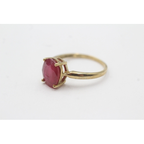 129 - 9ct gold created ruby solitaire ring (2.3g) Size N 1/2