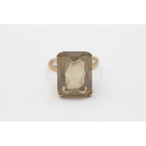 139 - 9ct gold smoky quartz cocktail ring (4.8g) Size O