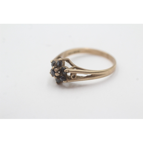 140 - 9ct gold sapphire cluster ring (2.5g) Size P