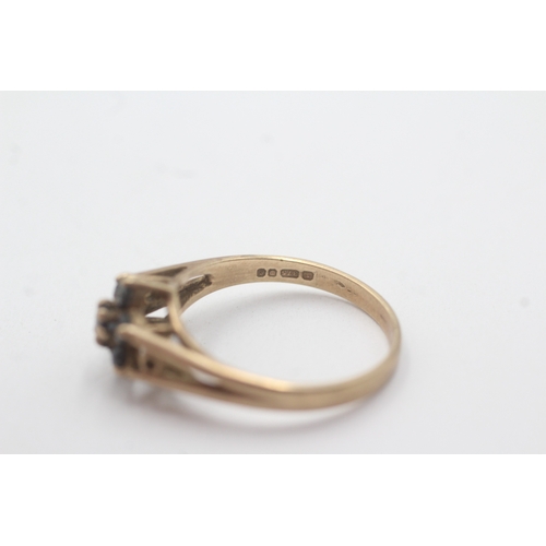 140 - 9ct gold sapphire cluster ring (2.5g) Size P