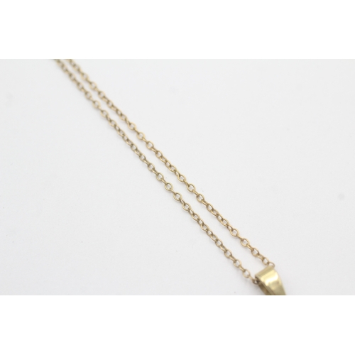 72 - 9ct gold garnet cluster pendant (2.4g)