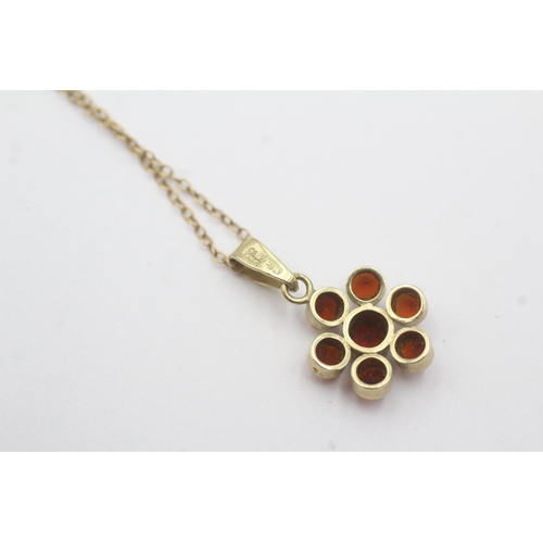72 - 9ct gold garnet cluster pendant (2.4g)
